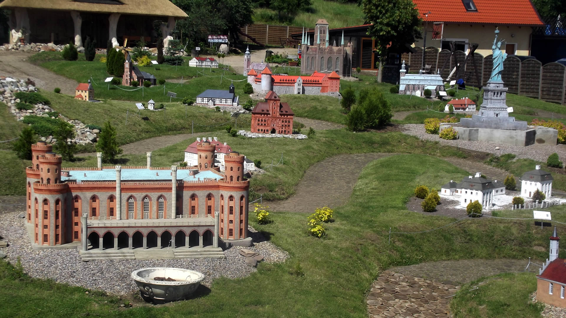 Znalezione obrazy dla zapytania park miniatur w pomorskiem